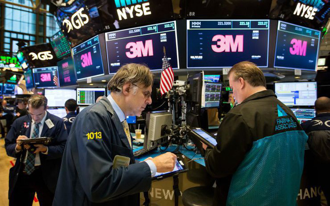 Dow Jones mất hơn 100 điểm do cổ phiếu 3M chứng kiến ngày tồi tệ nhất trong hơn 30 năm