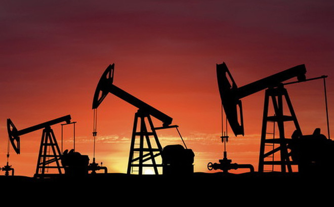 Nhà đầu tư chú ý: Giá dầu và cao su thiên nhiên đồng loạt bứt phá mạnh trong những ngày cuối năm
